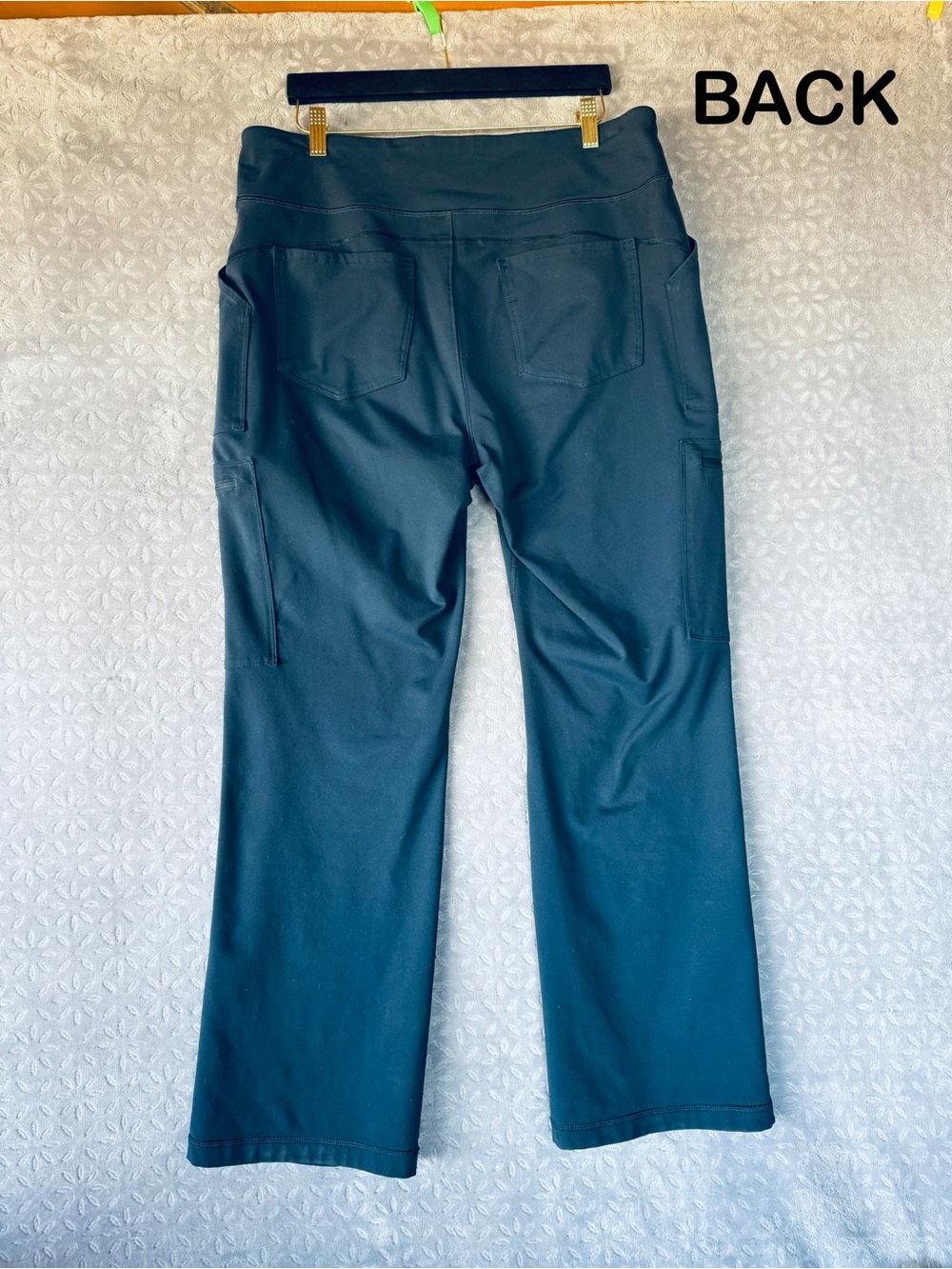 DULUTH NAMASTASH SIZE LARGE Navy with Zippered CARGO Pockets - Picture 7 of 8
